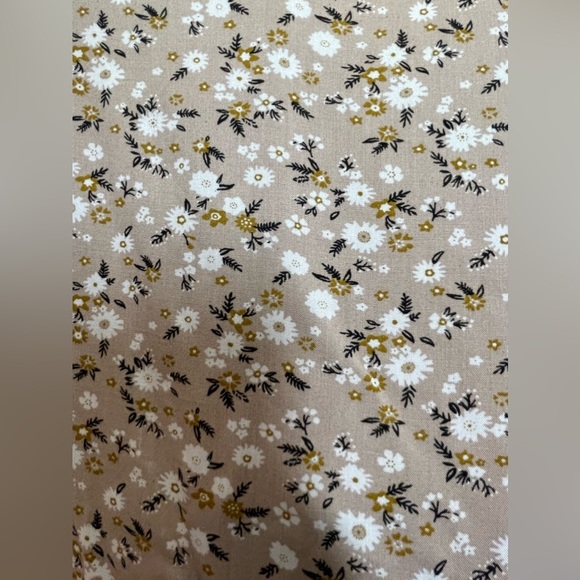 NWT BloomChic Women's Plus Size Short Sleeve
Nude Floral Top Size 18/20 - Picture 5 of 7